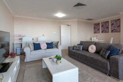Milsons Point Apartment With Harbour Bridge Views - Accommodation Brisbane 0