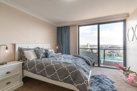 Milsons Point Apartment With Harbour Bridge Views - Accommodation Brisbane 7