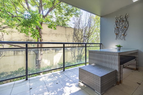 Perfectly Located Apt Rooftop Pool & Spa - Accommodation Brisbane 5