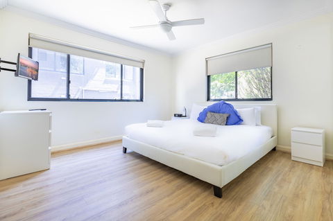 Perfectly Located Apt Rooftop Pool & Spa - Accommodation Brisbane 1