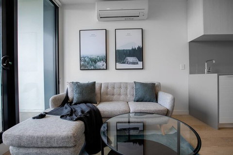 Simple And Cozy Apartment In Parkville - Accommodation Brisbane 6