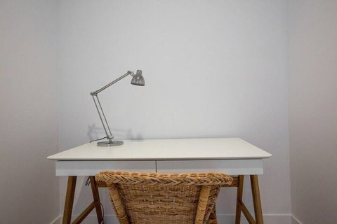 Simple And Cozy Apartment In Parkville - Accommodation Brisbane 5