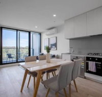 Simple And Cozy Apartment In Parkville - Accommodation Brisbane