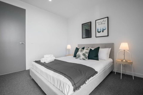 Simple And Cozy Apartment In Parkville - Accommodation Brisbane 2