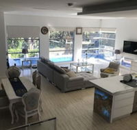 Luxury big house cinema pool many guests - Accommodation Brisbane