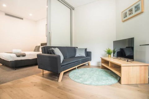 Cozy Studio Near Eastvilliage Shopping Center - Accommodation Brisbane 0
