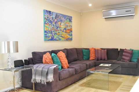 Modern 2 Bedroom Unit Close To CBD - Accommodation Brisbane 1