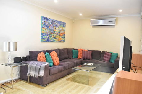 Modern 2 Bedroom Unit Close To CBD - Accommodation Brisbane 3