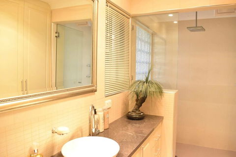 Modern 2 Bedroom Unit Close To CBD - Accommodation Brisbane 6