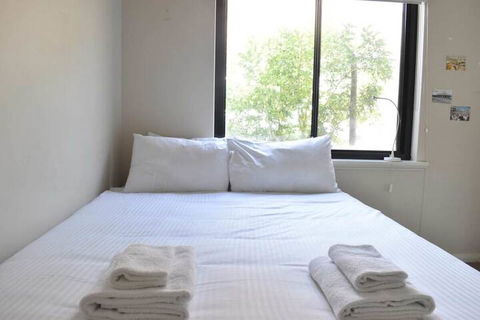 Comfortable 2 Bedroom With Serene Garden - Accommodation Brisbane 5