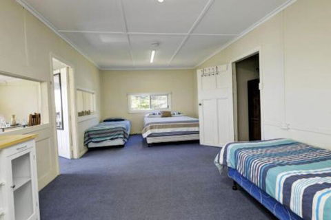 TRADEWINDS - Accommodation Brisbane 0