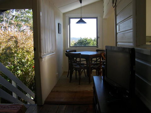 The Tree House 6 Gowing Street - Accommodation Brisbane 4