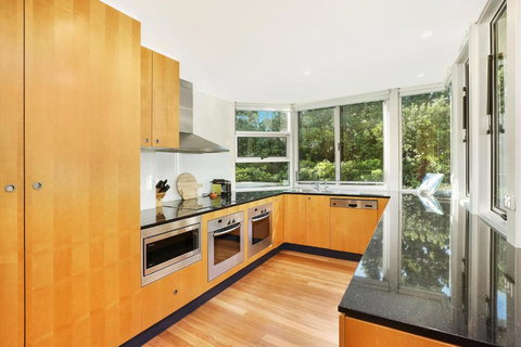 The Beach House - Accommodation Brisbane 5