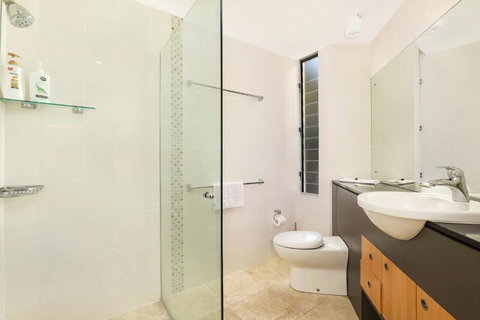 The Beach House - Accommodation Brisbane 3