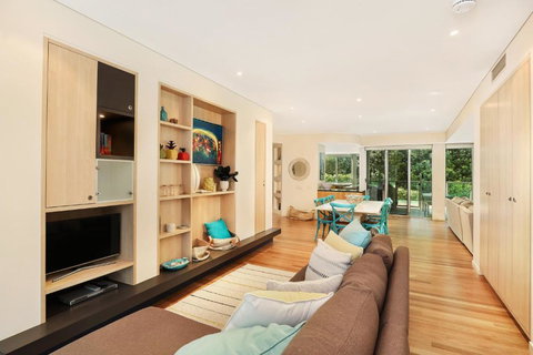 The Beach House - Accommodation Brisbane 6