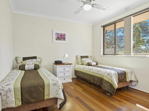 DAVIES STREET MOLLYMOOK 4 / 14 - Accommodation Brisbane 3