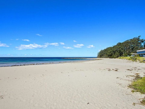 DAVIES STREET MOLLYMOOK 4 / 14 - Accommodation Brisbane 4