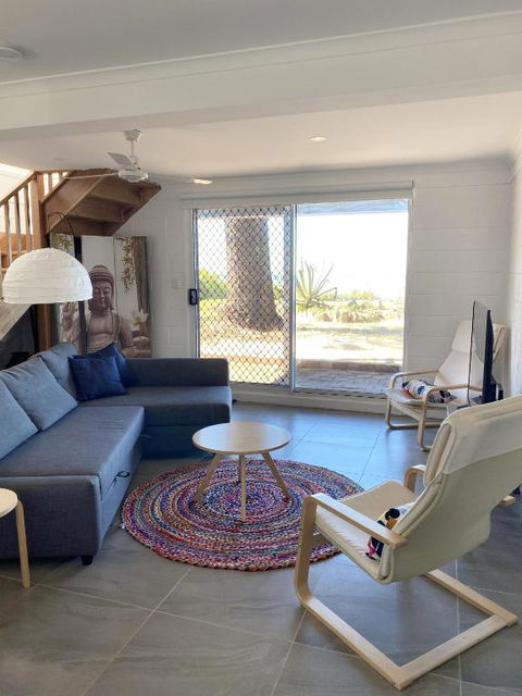 Happy Tides Beachfront Holiday Home - Accommodation Brisbane 2