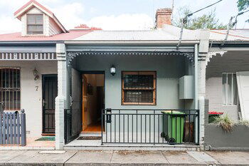 Quiet Terrace Townhouse On The City Fringe - Accommodation Brisbane 2