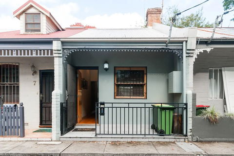 Quiet Terrace Townhouse On The City Fringe - Accommodation Brisbane 0