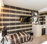 Hollywood Style Studio With Fantastic Roof Terrace - Accommodation Brisbane