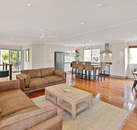 Beach Home in Golden Triangle - Accommodation Brisbane