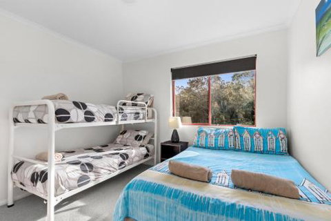 Fathoms Apartment 18 / 1a Mitchell Pde All Linen Provided - Accommodation Brisbane 6