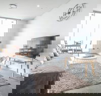 Home With Convenient Location Close to Traincbd - Accommodation Brisbane