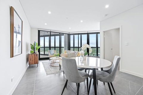 HomeHotel Extreme Luxury Apt Next To Mall & Train - Accommodation Brisbane 5