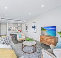 HomeHotel Extreme Luxury Apt next to Mall  Train - Accommodation Brisbane