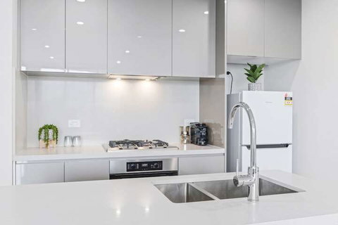 HomeHotel Extreme Luxury Apt Next To Mall & Train - Accommodation Brisbane 7