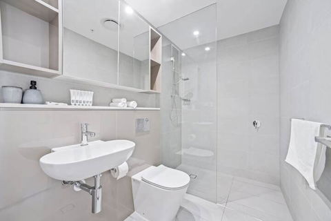 HomeHotel Luxury Apt With Shopping Mall Downstairs - Accommodation Brisbane 2