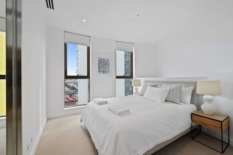 HomeHotel Luxury Apt With Shopping Mall Downstairs - Accommodation Brisbane 1