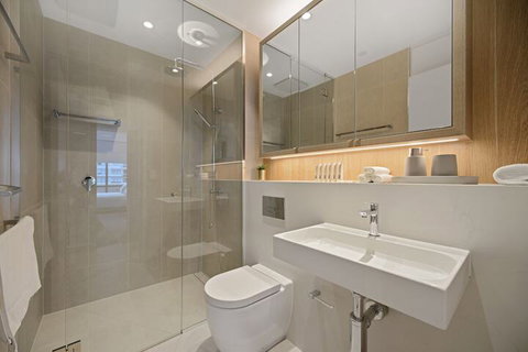 HomeHotel Ultra Luxury 2 Bedroom Next To Mall & Train - Accommodation Brisbane 6