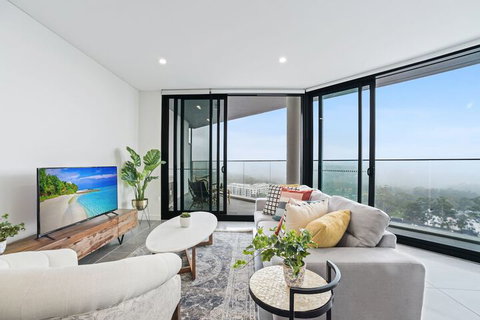 HomeHotel Ultra Luxury 2 Bedroom Next To Mall & Train - Accommodation Brisbane 3
