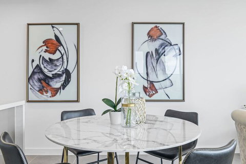 HomeHotel Ultra Luxury 2 Bedroom Next To Mall & Train - Accommodation Brisbane 7