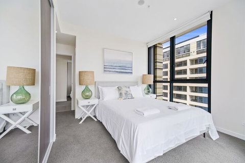 HomeHotel Ultra Luxury 2 Bedroom Next To Mall & Train - Accommodation Brisbane 2