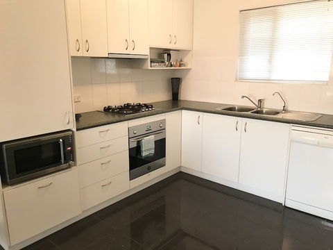 Adelaide Dresscircle Apartments - Archer Street - Accommodation Brisbane 6
