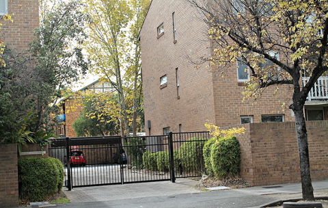 Adelaide Dresscircle Apartments - Archer Street - Accommodation Brisbane 2