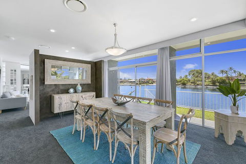 Havana Blue - Large 4 Bedroom Home - Accommodation Brisbane 6