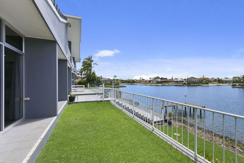 Havana Blue - Large 4 Bedroom Home - Accommodation Brisbane 1