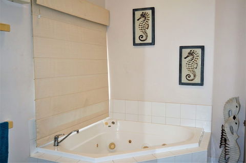 Osprey Holiday Village Unit 213 / 1 Bedroom - Accommodation Brisbane 6