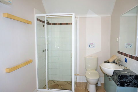 Osprey Holiday Village Unit 201 / 1 Bedroom - Accommodation Brisbane 4