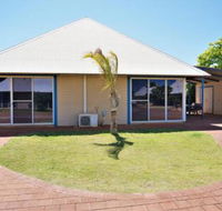 Osprey Holiday Village Unit 109 Pleasant 3 Bedroom Holiday Villa with a Pool in the Complex - Accommodation Brisbane