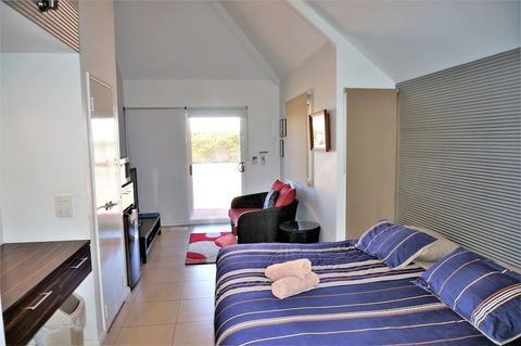 Osprey Holiday Village Unit 103 / 1 Bedroom - Accommodation Brisbane 0
