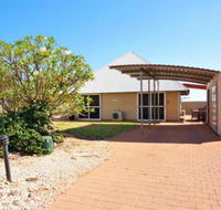 Osprey Holiday Village Unit 104 Luxurious 3 Bedroom Holiday Villa with a Pool in the Complex - Accommodation Brisbane
