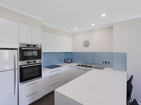Mitchell Pde 2 / 1a Fathoms - Accommodation Brisbane 1