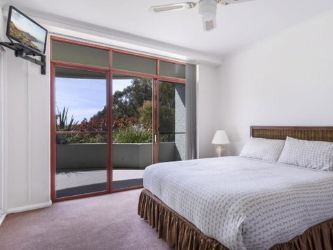 Mitchell Pde 2 / 1a Fathoms - Accommodation Brisbane 3