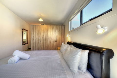Oystercatcher - Accommodation Brisbane 2