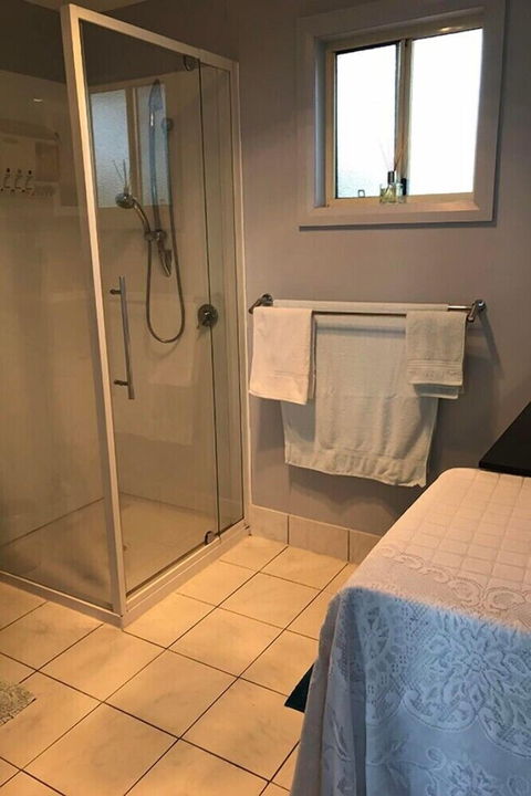 Seaview Retreat - Accommodation Brisbane 2